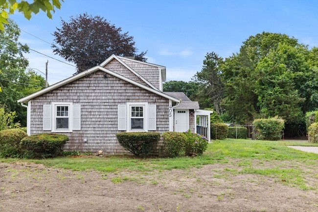 Building Photo - 405 Sandwich Rd