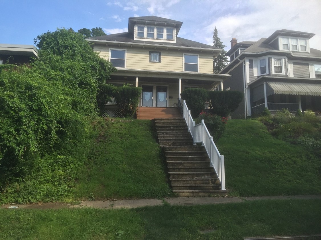 942 Clay Ave, Scranton, PA 18510 Townhome Rentals in Scranton PA