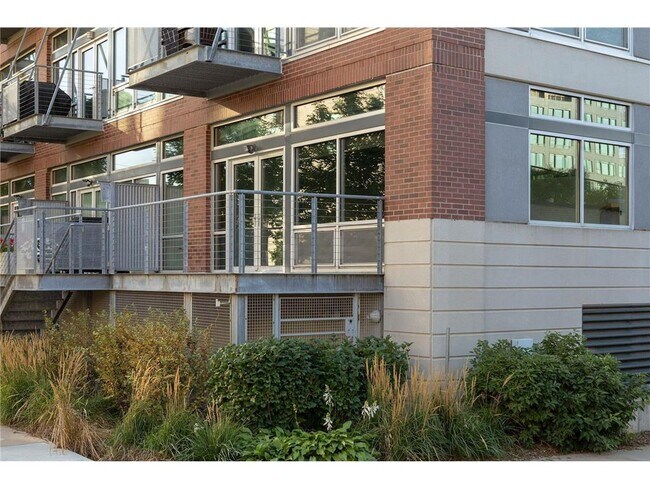 Building Photo - 710 N 4th St