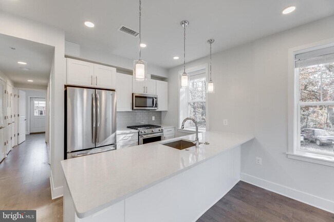 Building Photo - 2201 40th Pl NW