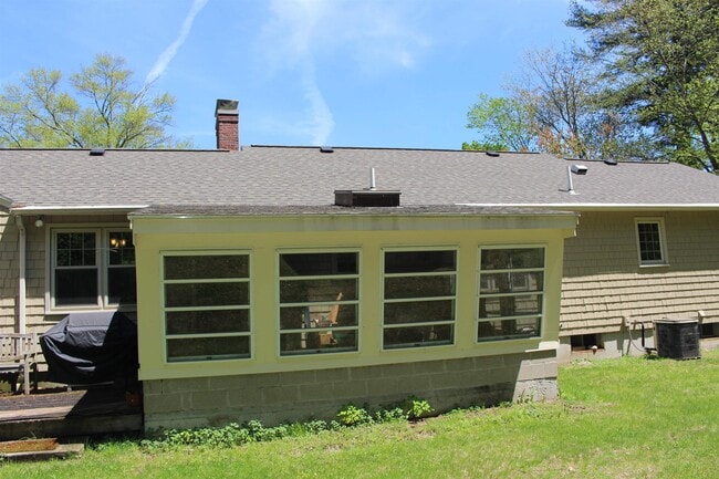 Building Photo - 20 Exeter Rd