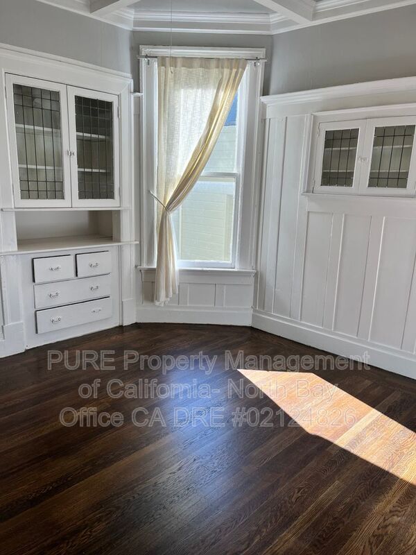 Building Photo - 144 Grattan St