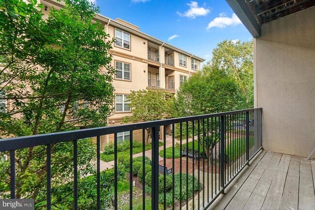 Foto del edificio - 11800 Old Georgetown Rd