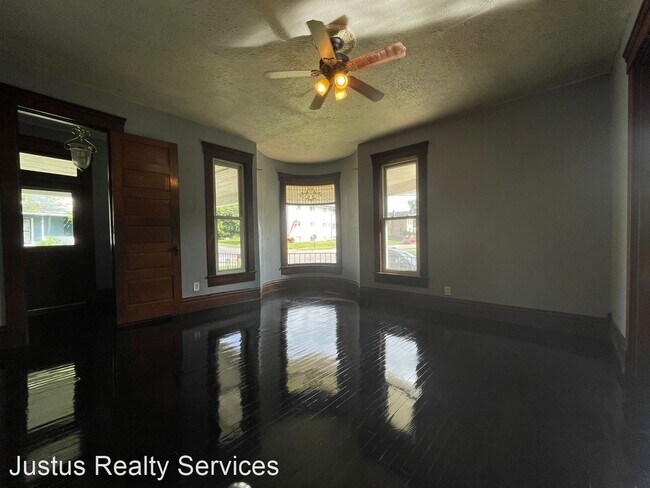 Building Photo - 2 br, 1 bath House - 203 N 10th