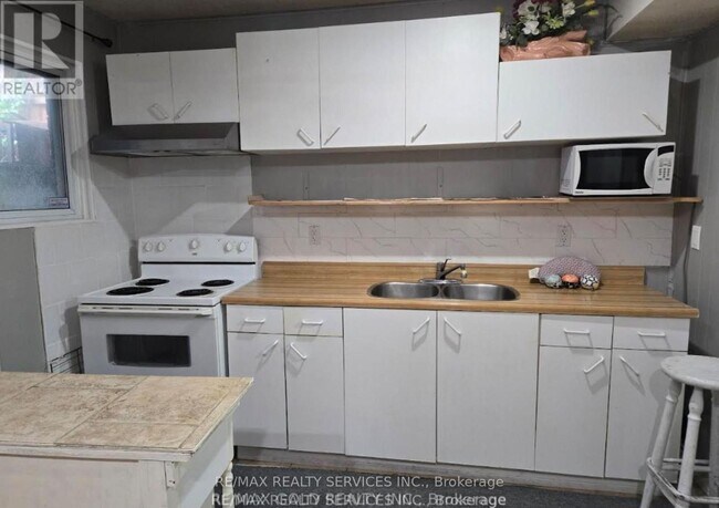 Building Photo - 38 Carter Dr