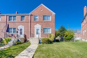 Building Photo - 5570 Channing Rd