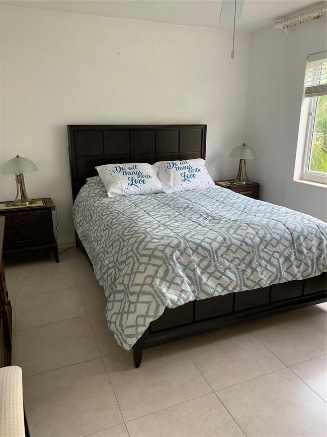 Building Photo - 3205 SE 7th St