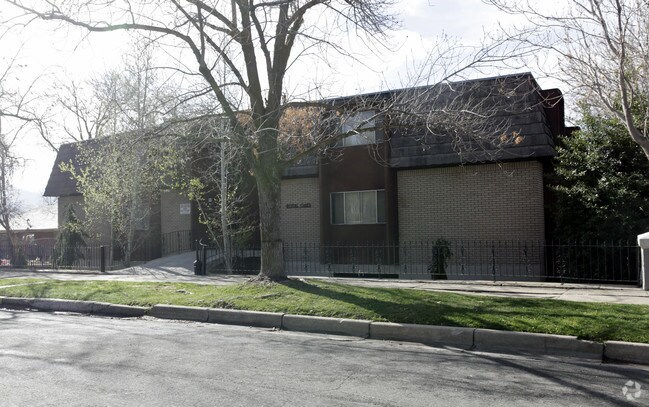 Primary Photo - 320 5th Ave