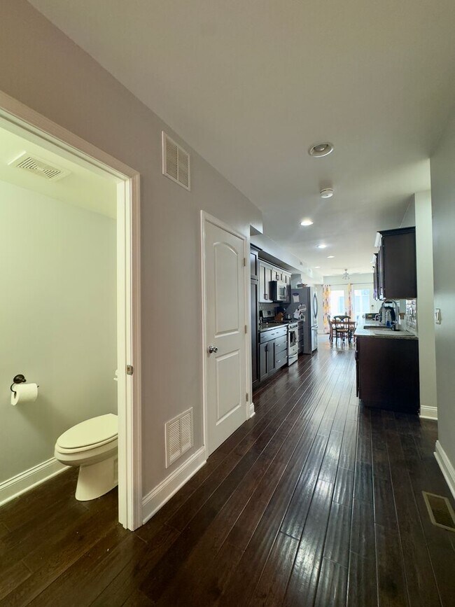 Foto del edificio - Charming 3Bed/3.5Bath Apartment in Riversi...