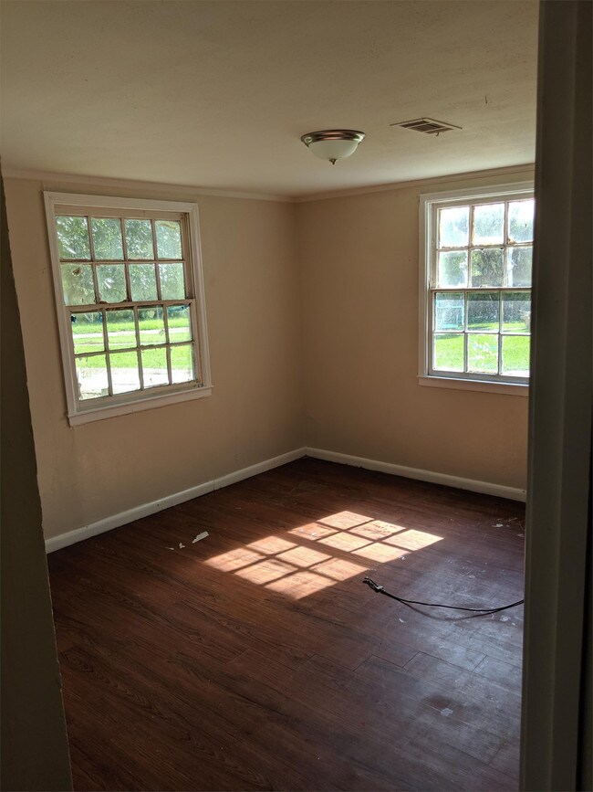 Building Photo - 5721 Barrow Dr