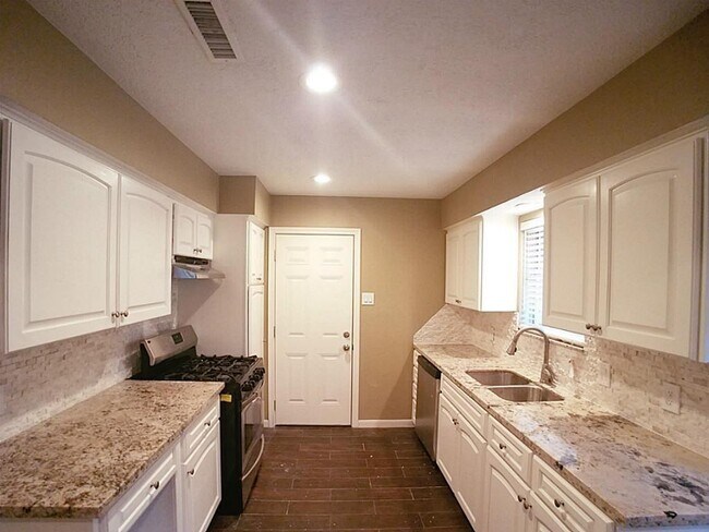 Building Photo - 5707 Southminster Dr