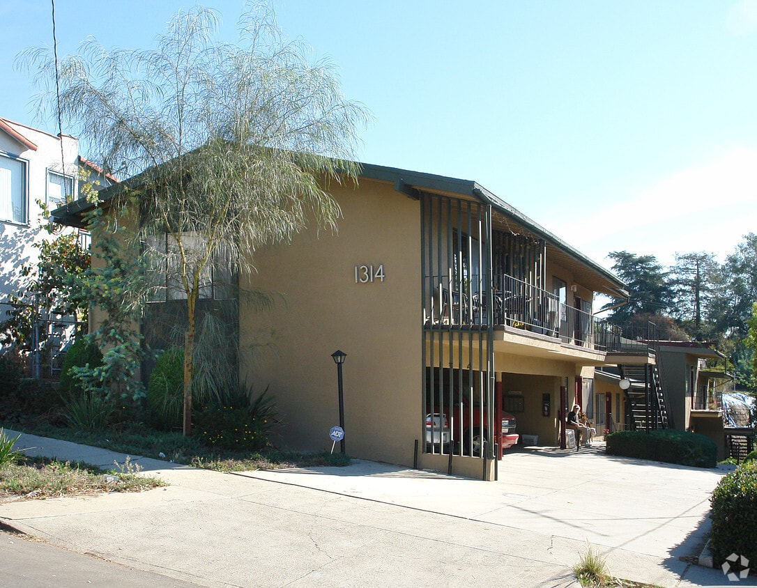 Primary Photo - 1314 Maltman Ave
