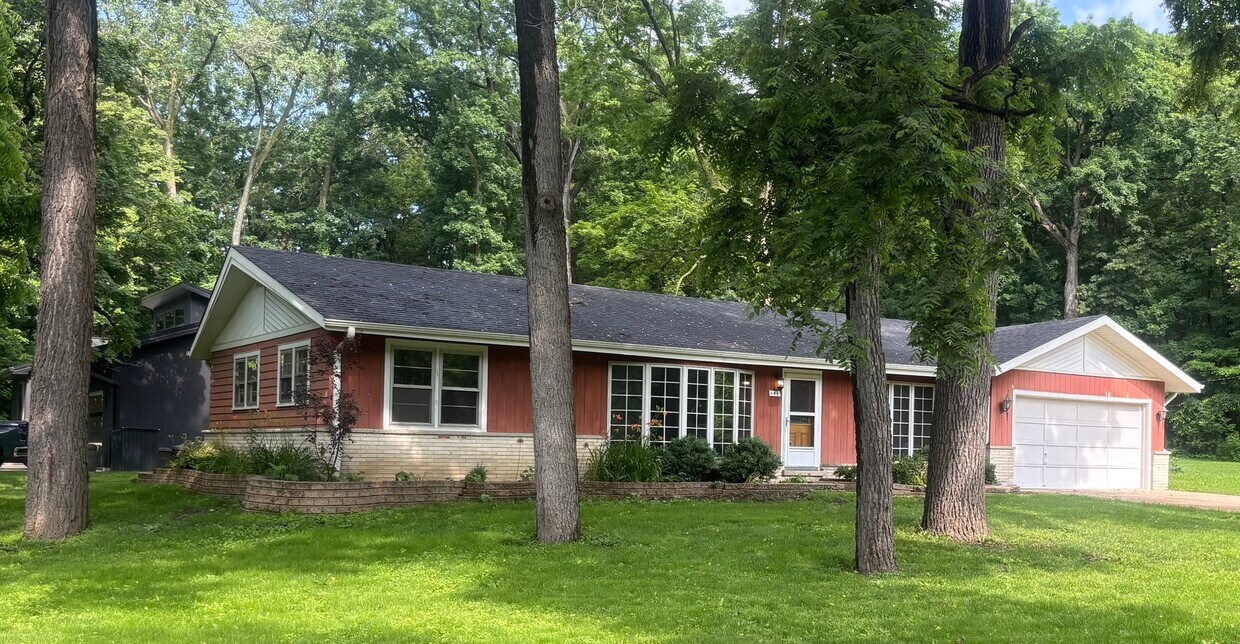 Foto principal - 144 N Maple Ave
