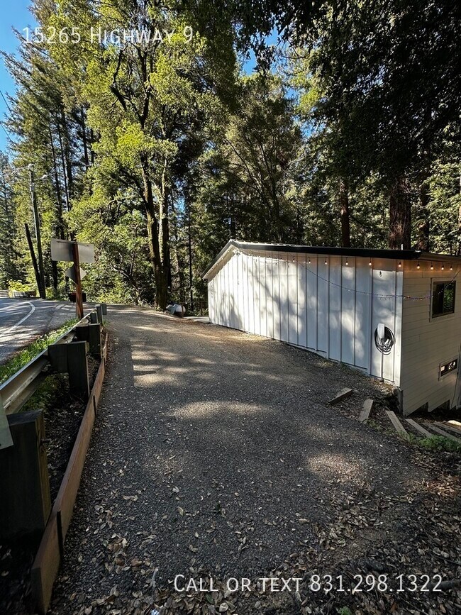 Building Photo - Modern mountain property, great commute lo...