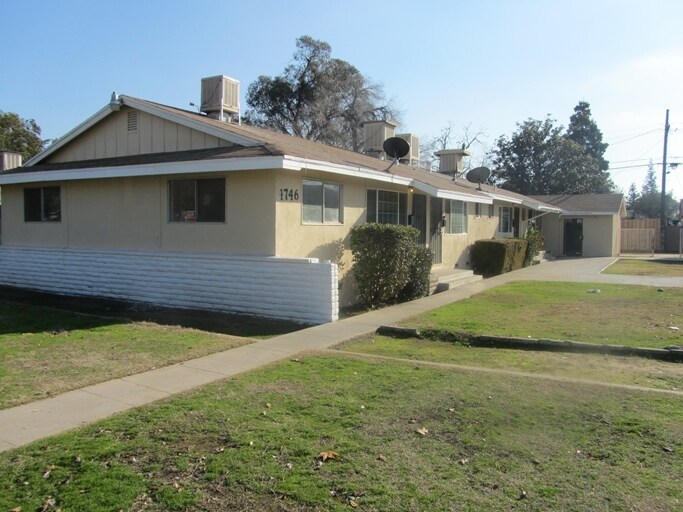 Primary Photo - 4746 E Shields Ave