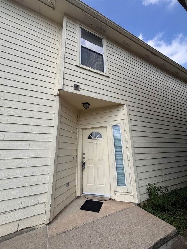 Building Photo - 6410 Waldron Dr