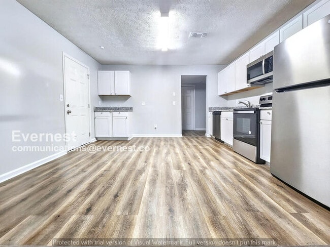 Building Photo - 1903 Pinedale Pl