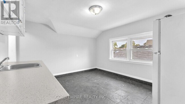 Photo du bâtiment - 908 Trafalgar St