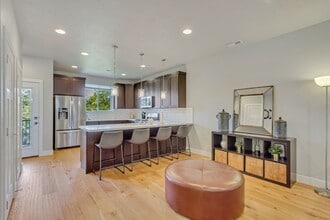 Building Photo - 1419 E Komenda Way