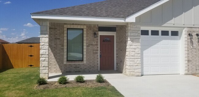 Building Photo - 1103 CARLSBERG DR