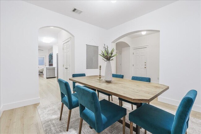 Foto del edificio - 712 Arrowood Pl