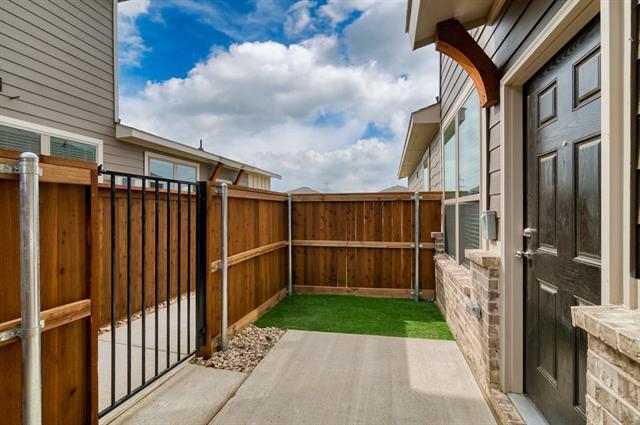 Building Photo - 605 Harvest Moon Dr