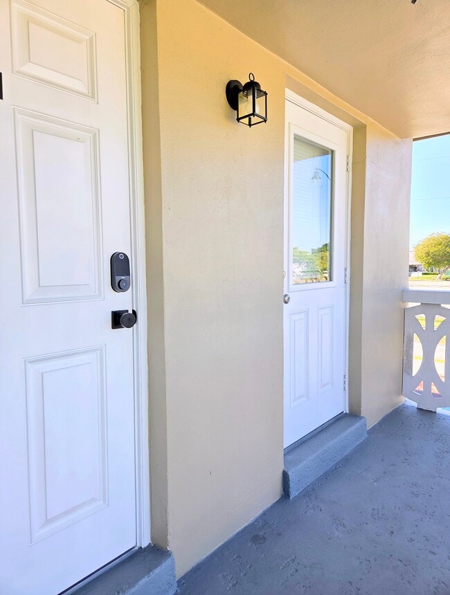 Building Photo - 3300 NE 10th Ter