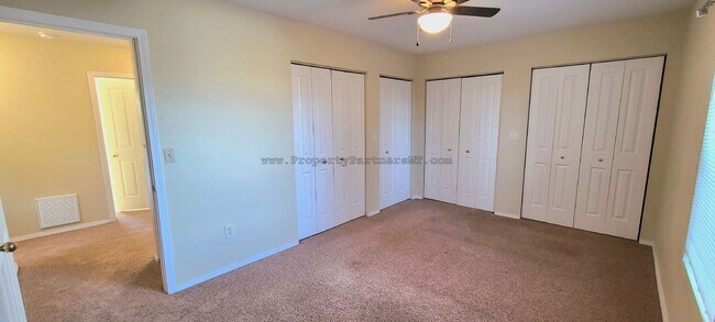 Foto del edificio - 305 Prairie Ave