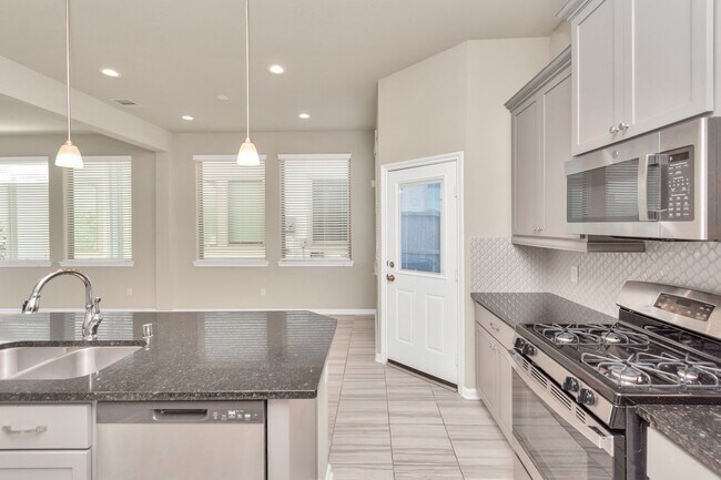 Foto del edificio - 5138 Pr Ter Ln