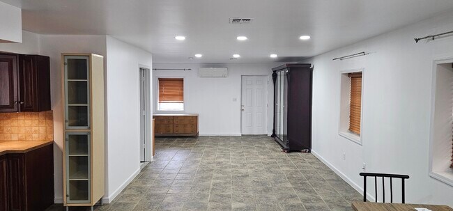 Building Photo - 52 Trenton St