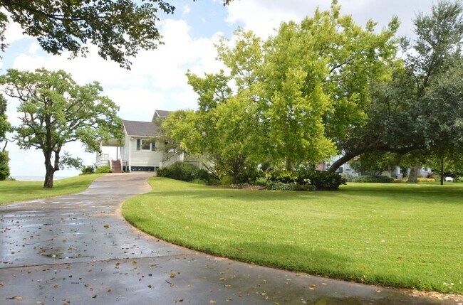 Building Photo - 2920 Todville Rd
