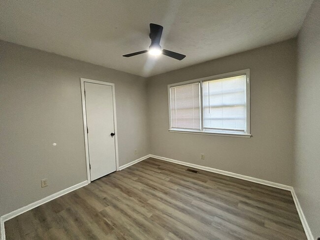 Building Photo - 745 Rustland Dr