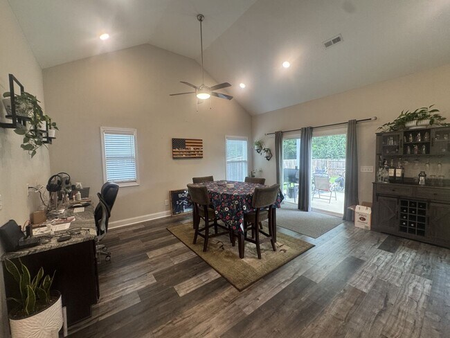 Foto del edificio - 280 Bluebriar Trace