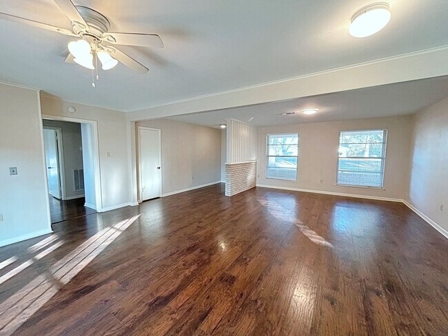 Building Photo - 3 Bedroom Home in Zachary School District