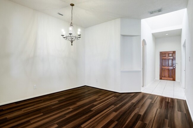 Building Photo - 7605 Waterlilly Ln