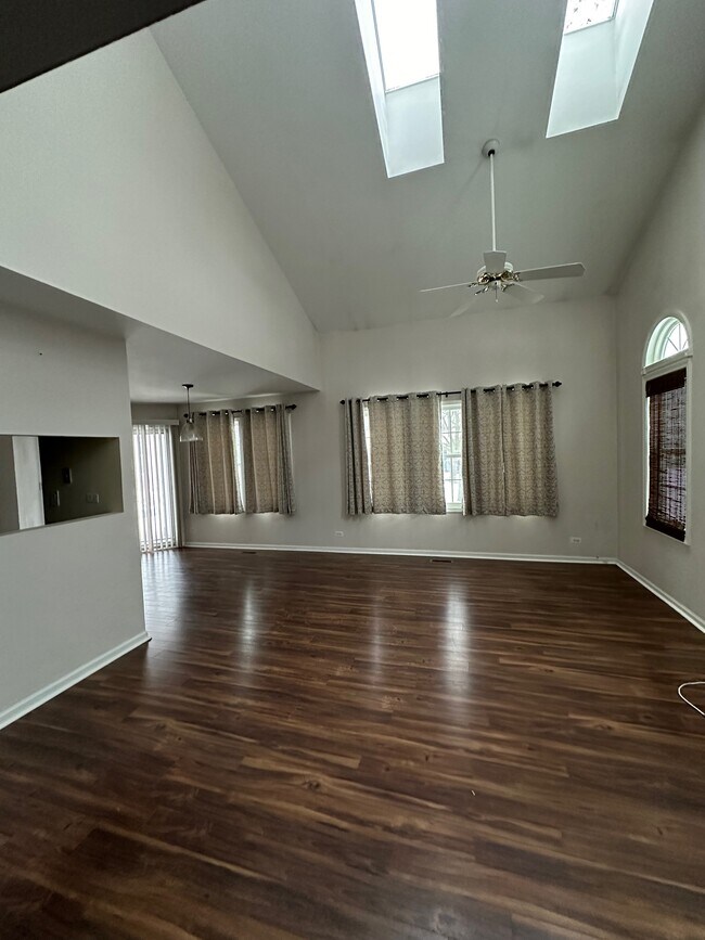 Foto del edificio - 386 Waterford Ct