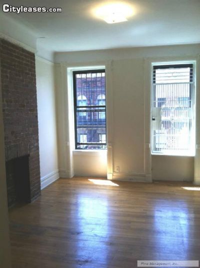 Primary Photo - 211 E 80th St