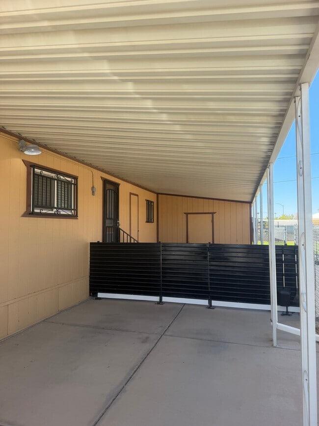 Building Photo - 24 W Rio Colorado Dr