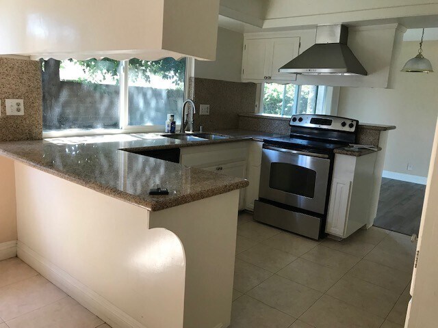 Foto del edificio - Rossmoor Home! Los Al Schools! Ready to Move In! 3 Bed 2 Bath!