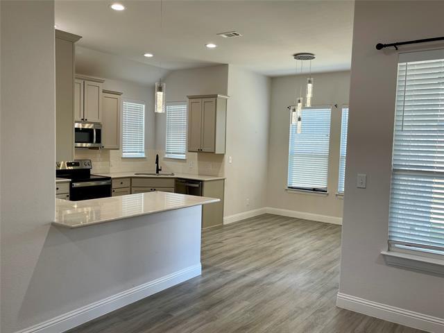 Building Photo - 319 Bronco Dr