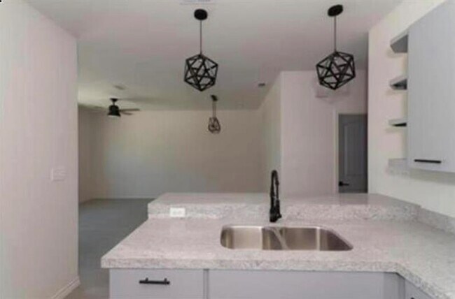 Foto del edificio - 7608 Rocio Dr