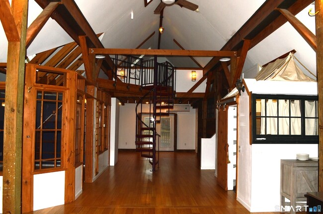 Building Photo - 3 Fox Run