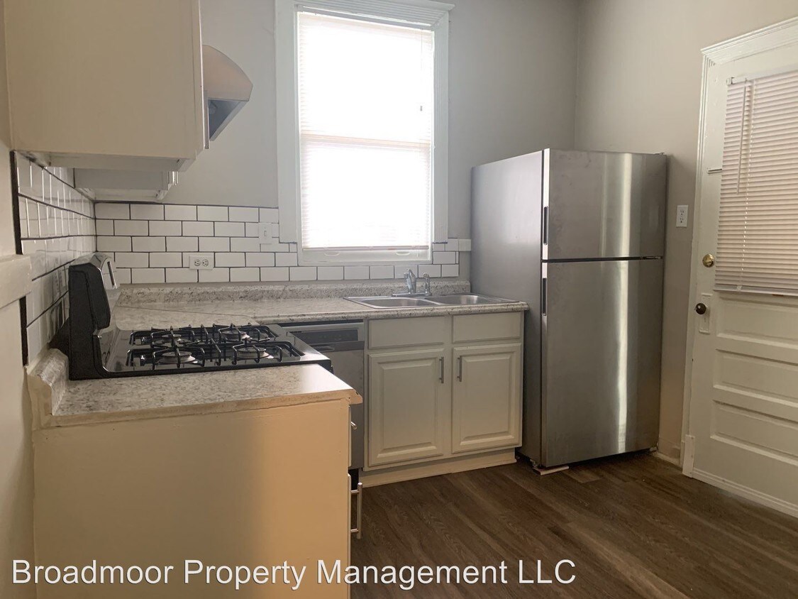 Foto principal - 290 S Cleveland St