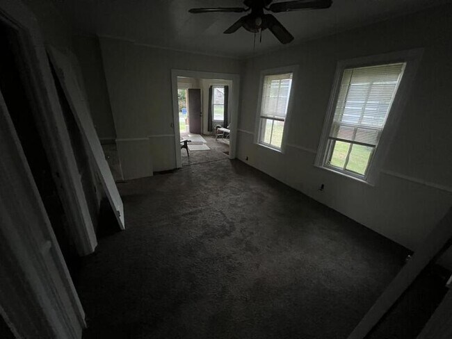 Foto del edificio - 283 Frost Ave