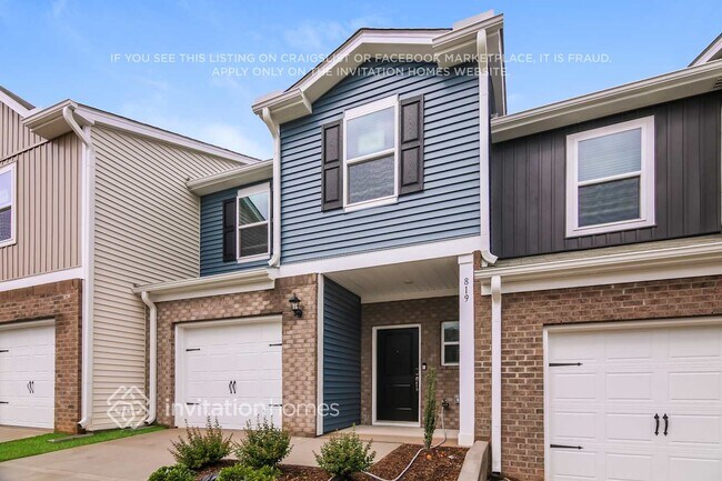 Foto del edificio - 819 Holiday Pk Ln