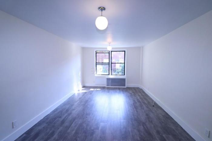 Foto principal - 0 bedroom in ELMHURST NY 11373