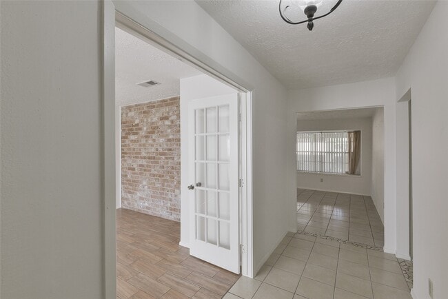 Building Photo - 4203 Sloangate Dr