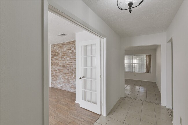 Foto del edificio - 4203 Sloangate Dr