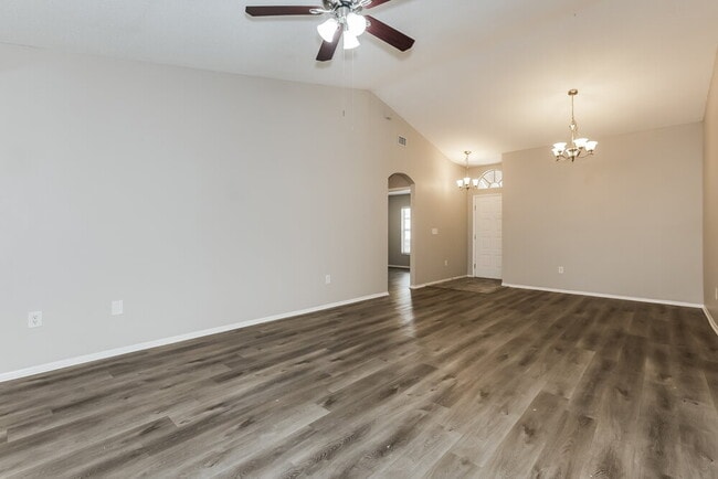 Foto del edificio - 13208 Sharondale Ct