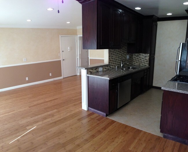 kitchen - 1032 N Gardner St